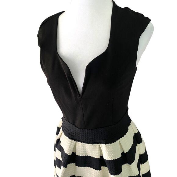A'gaci Black and White Striped Fit and Flare Pleated  Mini skirt Dress Large - Picture 2 of 13